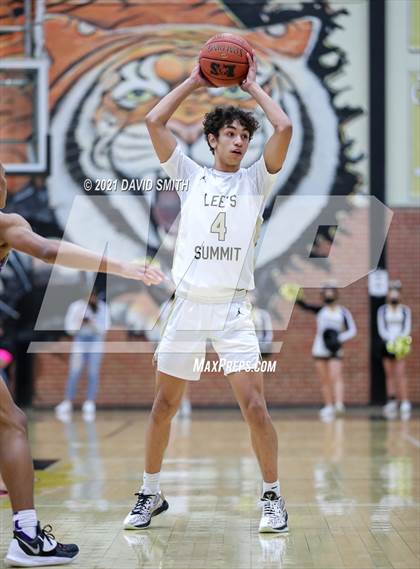 Thumbnail 2 in Lee's Summit vs. Blue Springs (MSHSAA Sectional Playoff) photogallery.
