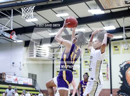 Thumbnail 3 in Lee's Summit vs. Blue Springs (MSHSAA Sectional Playoff) photogallery.