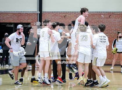 Thumbnail 2 in Lee's Summit vs. Blue Springs (MSHSAA Sectional Playoff) photogallery.
