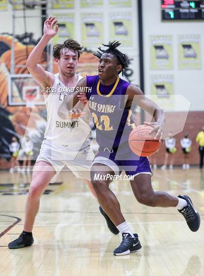 Thumbnail 1 in Lee's Summit vs. Blue Springs (MSHSAA Sectional Playoff) photogallery.