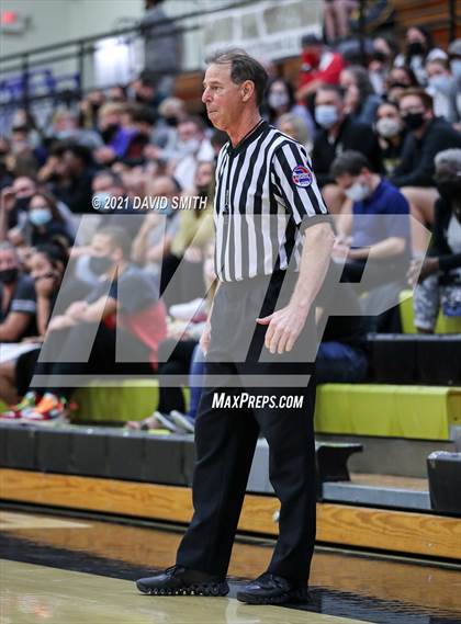 Thumbnail 1 in Lee's Summit vs. Blue Springs (MSHSAA Sectional Playoff) photogallery.