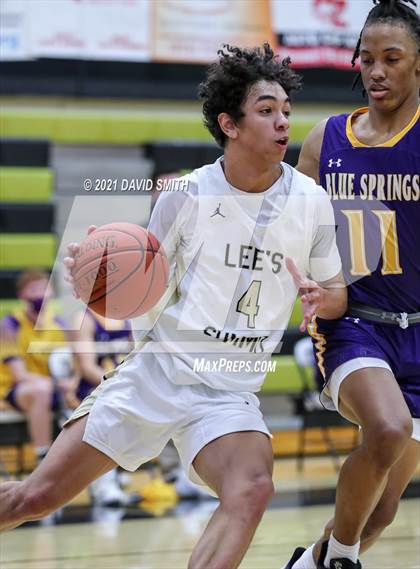 Thumbnail 3 in Lee's Summit vs. Blue Springs (MSHSAA Sectional Playoff) photogallery.