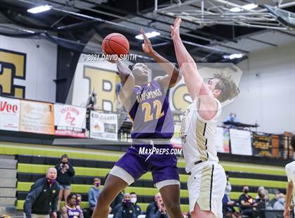 Thumbnail 1 in Lee's Summit vs. Blue Springs (MSHSAA Sectional Playoff) photogallery.