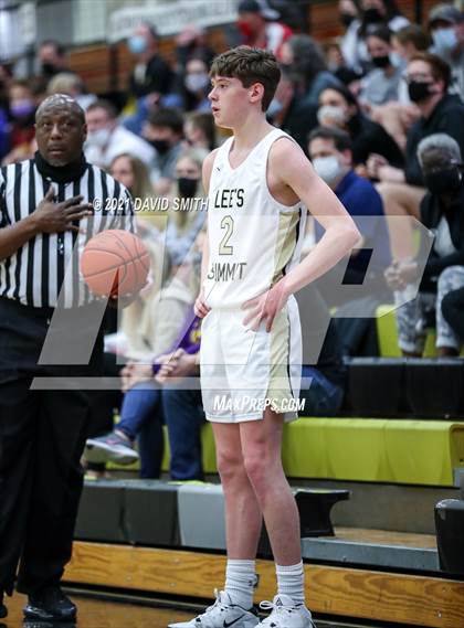 Thumbnail 3 in Lee's Summit vs. Blue Springs (MSHSAA Sectional Playoff) photogallery.