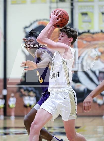 Thumbnail 1 in Lee's Summit vs. Blue Springs (MSHSAA Sectional Playoff) photogallery.