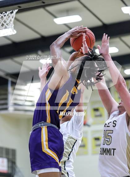 Thumbnail 2 in Lee's Summit vs. Blue Springs (MSHSAA Sectional Playoff) photogallery.