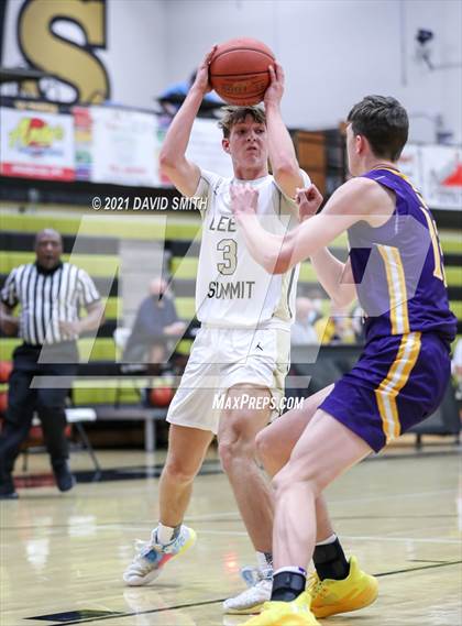 Thumbnail 2 in Lee's Summit vs. Blue Springs (MSHSAA Sectional Playoff) photogallery.