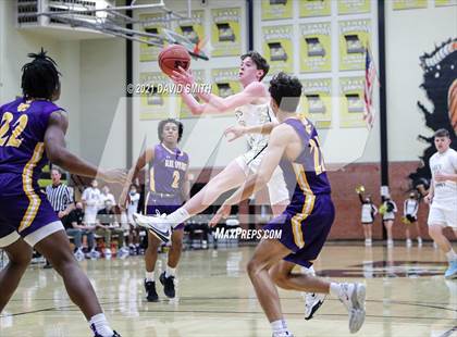Thumbnail 1 in Lee's Summit vs. Blue Springs (MSHSAA Sectional Playoff) photogallery.