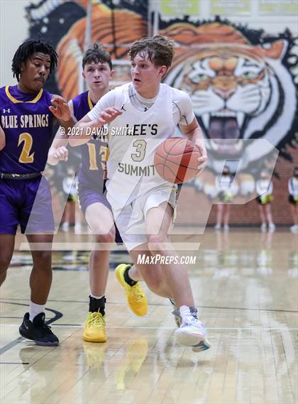 Thumbnail 1 in Lee's Summit vs. Blue Springs (MSHSAA Sectional Playoff) photogallery.