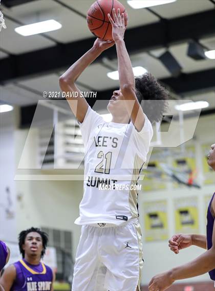 Thumbnail 3 in Lee's Summit vs. Blue Springs (MSHSAA Sectional Playoff) photogallery.
