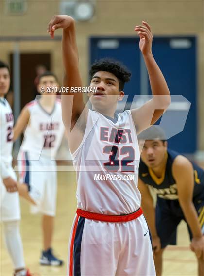 Thumbnail 1 in Shafter vs. East Bakersfield (Ralph Krave Memorial Tournament) photogallery.