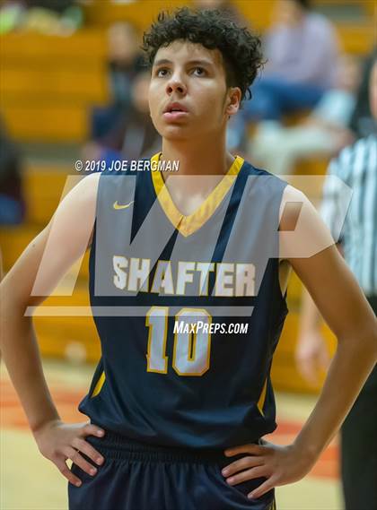 Thumbnail 1 in Shafter vs. East Bakersfield (Ralph Krave Memorial Tournament) photogallery.