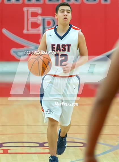 Thumbnail 1 in Shafter vs. East Bakersfield (Ralph Krave Memorial Tournament) photogallery.
