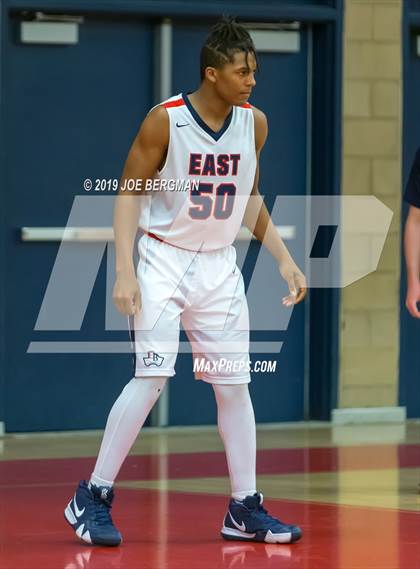 Thumbnail 2 in Shafter vs. East Bakersfield (Ralph Krave Memorial Tournament) photogallery.