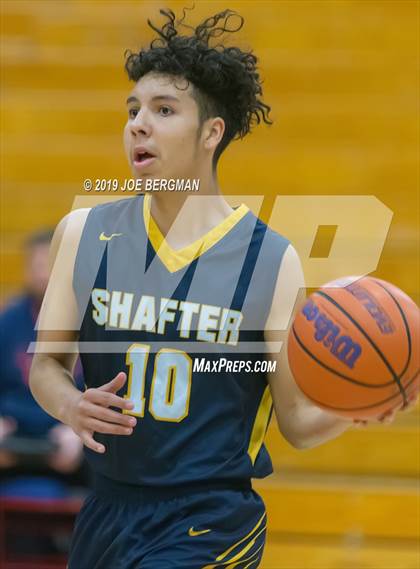 Thumbnail 1 in Shafter vs. East Bakersfield (Ralph Krave Memorial Tournament) photogallery.