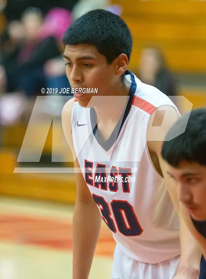 Thumbnail 2 in Shafter vs. East Bakersfield (Ralph Krave Memorial Tournament) photogallery.