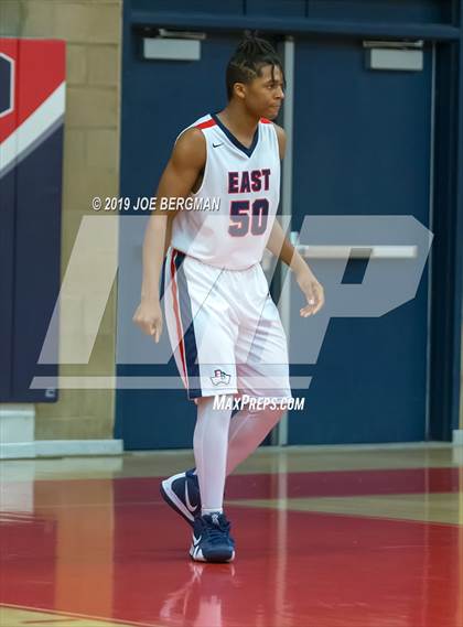 Thumbnail 1 in Shafter vs. East Bakersfield (Ralph Krave Memorial Tournament) photogallery.