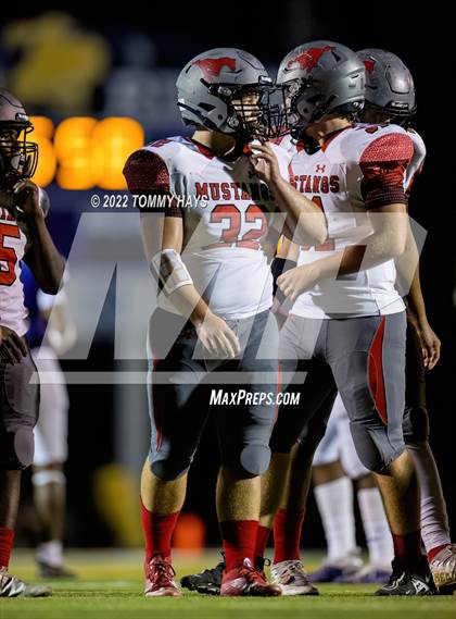 Thumbnail 2 in Newton vs. Hughes Springs (UIL 3A D-II Bi-District Playoff) photogallery.
