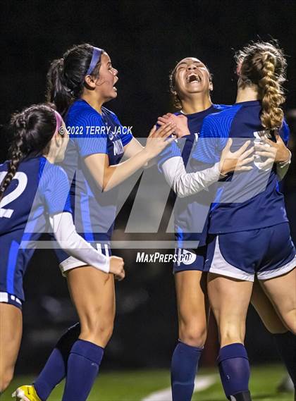 Thumbnail 3 in Santiago vs. Millikan photogallery.