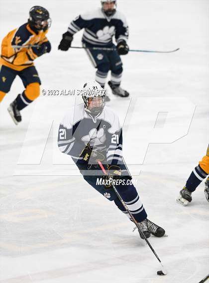 Thumbnail 3 in Victor vs. Pittsford (NYSPHSAA Section 5 Class A Sectional Final) photogallery.