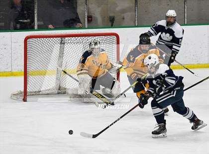 Thumbnail 2 in Victor vs. Pittsford (NYSPHSAA Section 5 Class A Sectional Final) photogallery.