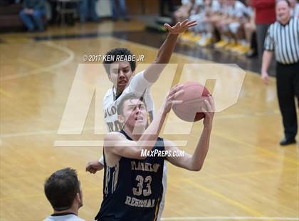 Thumbnail 3 in Greensburg Salem vs. Franklin Regional photogallery.