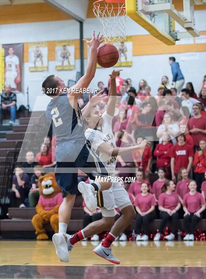 Thumbnail 3 in Greensburg Salem vs. Franklin Regional photogallery.