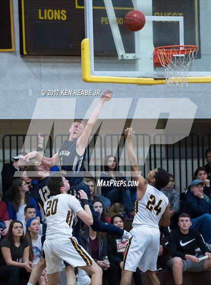 Thumbnail 2 in Greensburg Salem vs. Franklin Regional photogallery.