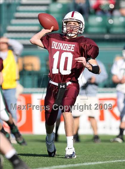 Thumbnail 2 in Avon vs. Dundee (Section 5 Class D/DD State Qualifier) photogallery.