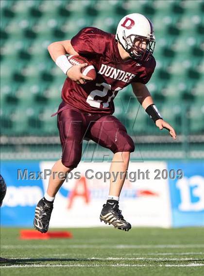 Thumbnail 2 in Avon vs. Dundee (Section 5 Class D/DD State Qualifier) photogallery.