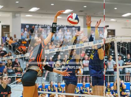 Thumbnail 3 in Aledo vs. Highland Park  (UIL 5A Division 1 Semifinal) photogallery.