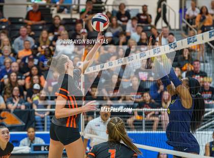 Thumbnail 2 in Aledo vs. Highland Park  (UIL 5A Division 1 Semifinal) photogallery.