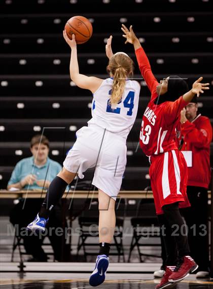 Thumbnail 3 in Holmes vs Highlands (KHSAA Ninth Region) photogallery.