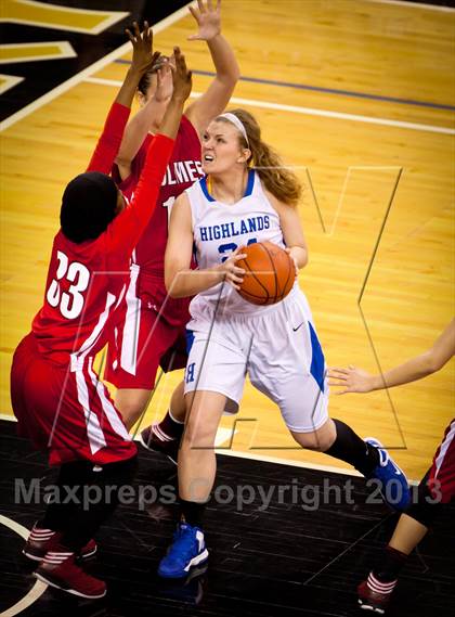 Thumbnail 3 in Holmes vs Highlands (KHSAA Ninth Region) photogallery.