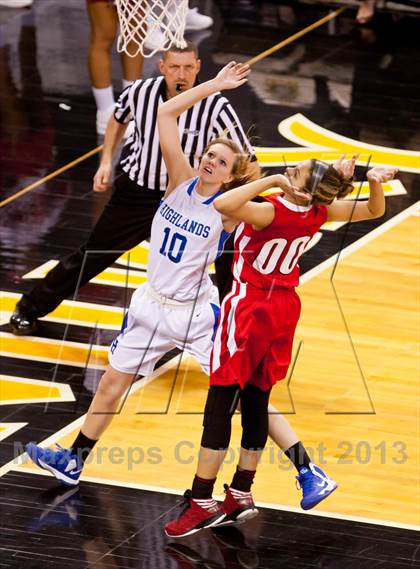 Thumbnail 2 in Holmes vs Highlands (KHSAA Ninth Region) photogallery.