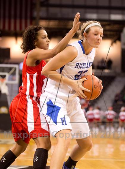 Thumbnail 2 in Holmes vs Highlands (KHSAA Ninth Region) photogallery.