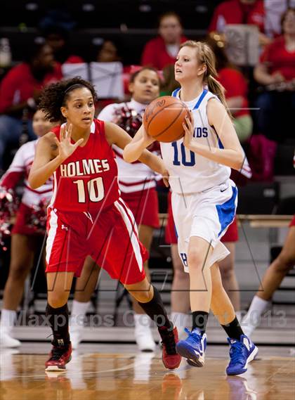 Thumbnail 1 in Holmes vs Highlands (KHSAA Ninth Region) photogallery.