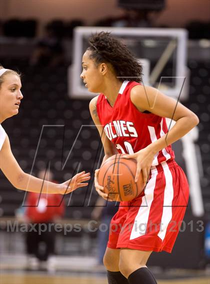 Thumbnail 2 in Holmes vs Highlands (KHSAA Ninth Region) photogallery.