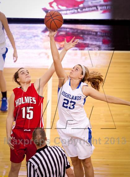 Thumbnail 3 in Holmes vs Highlands (KHSAA Ninth Region) photogallery.