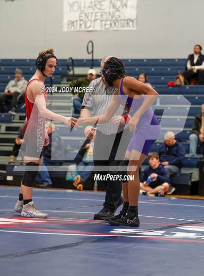 Thumbnail 2 in DeSoto Central vs Center Hill photogallery.