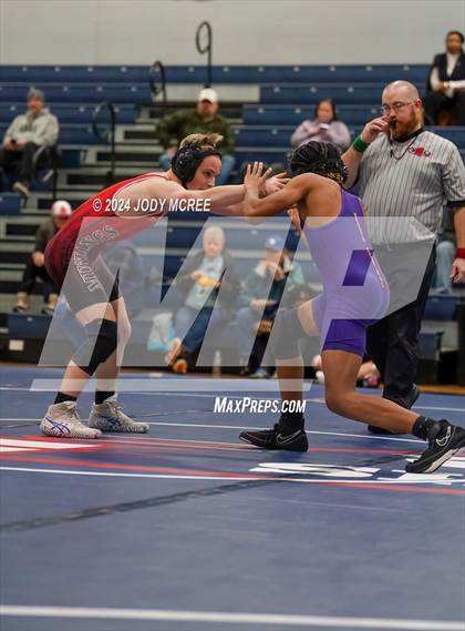 Thumbnail 3 in DeSoto Central vs Center Hill photogallery.