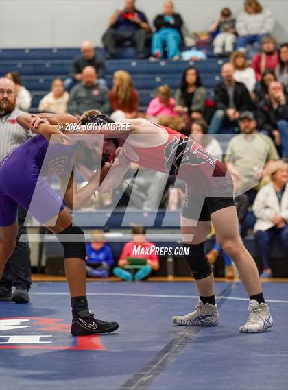 Thumbnail 2 in DeSoto Central vs Center Hill photogallery.