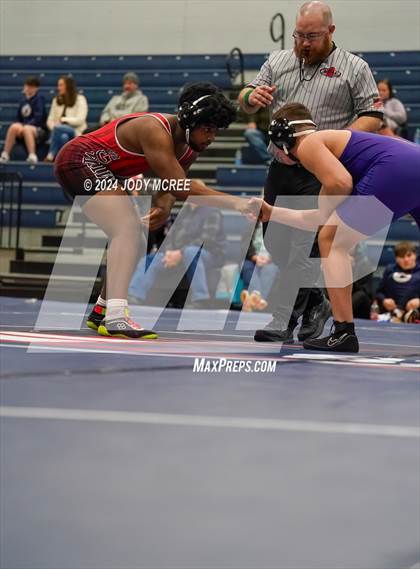 Thumbnail 2 in DeSoto Central vs Center Hill photogallery.