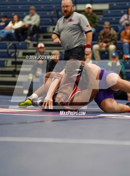 Thumbnail 2 in DeSoto Central vs Center Hill photogallery.