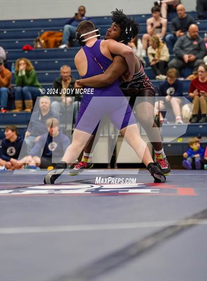 Thumbnail 2 in DeSoto Central vs Center Hill photogallery.