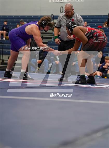 Thumbnail 2 in DeSoto Central vs Center Hill photogallery.