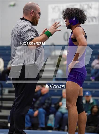 Thumbnail 3 in DeSoto Central vs Center Hill photogallery.