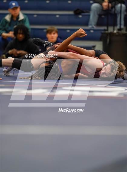 Thumbnail 2 in DeSoto Central vs Center Hill photogallery.
