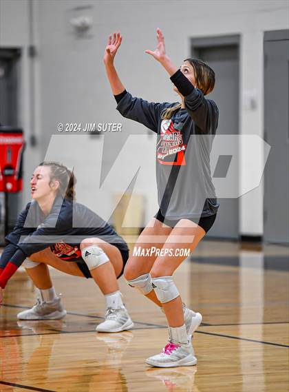 Thumbnail 1 in Fayetteville vs Richards (UIL  Volleyball 1A Region IV Quarterfinal) photogallery.