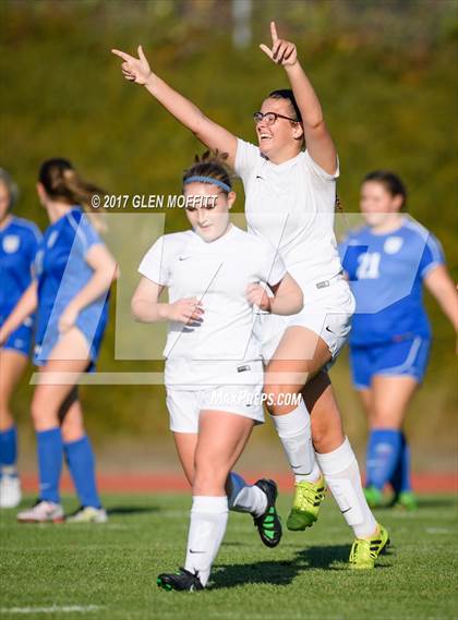 Thumbnail 2 in Shorewood vs. Stanwood photogallery.